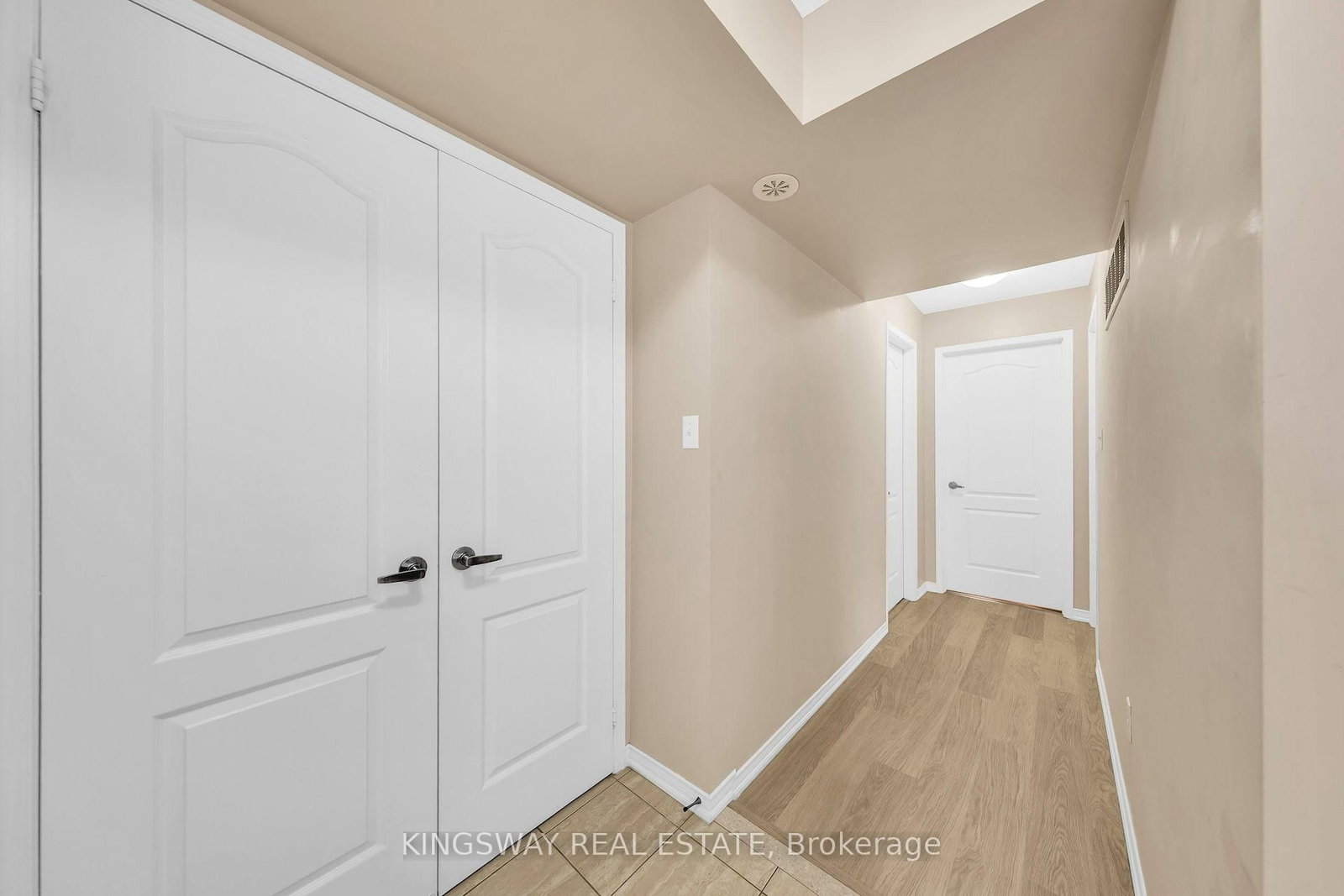 2557 Sixth Line W • #6 • Oakville, ON photo 17