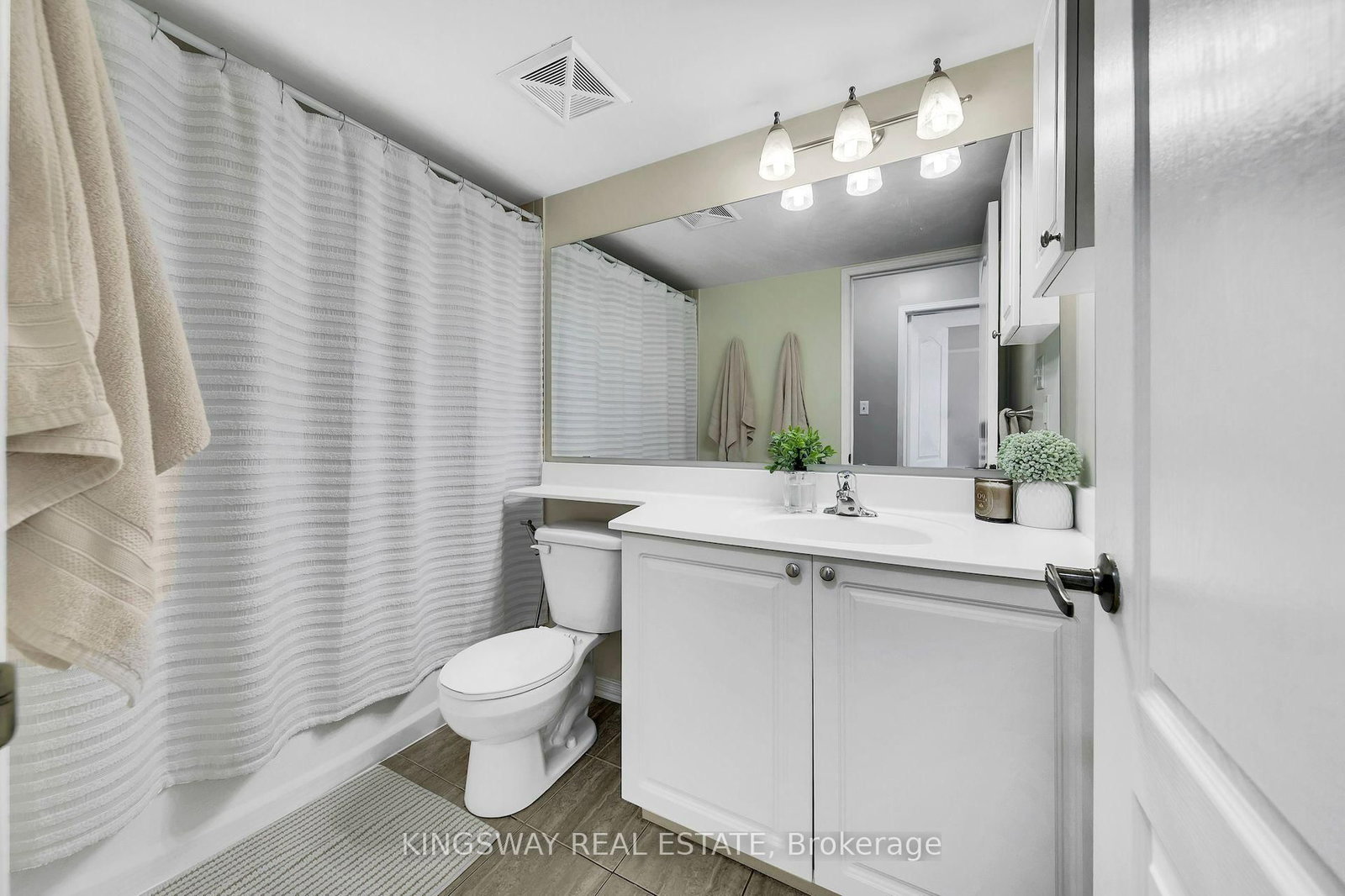 2557 Sixth Line W • #6 • Oakville, ON photo 20