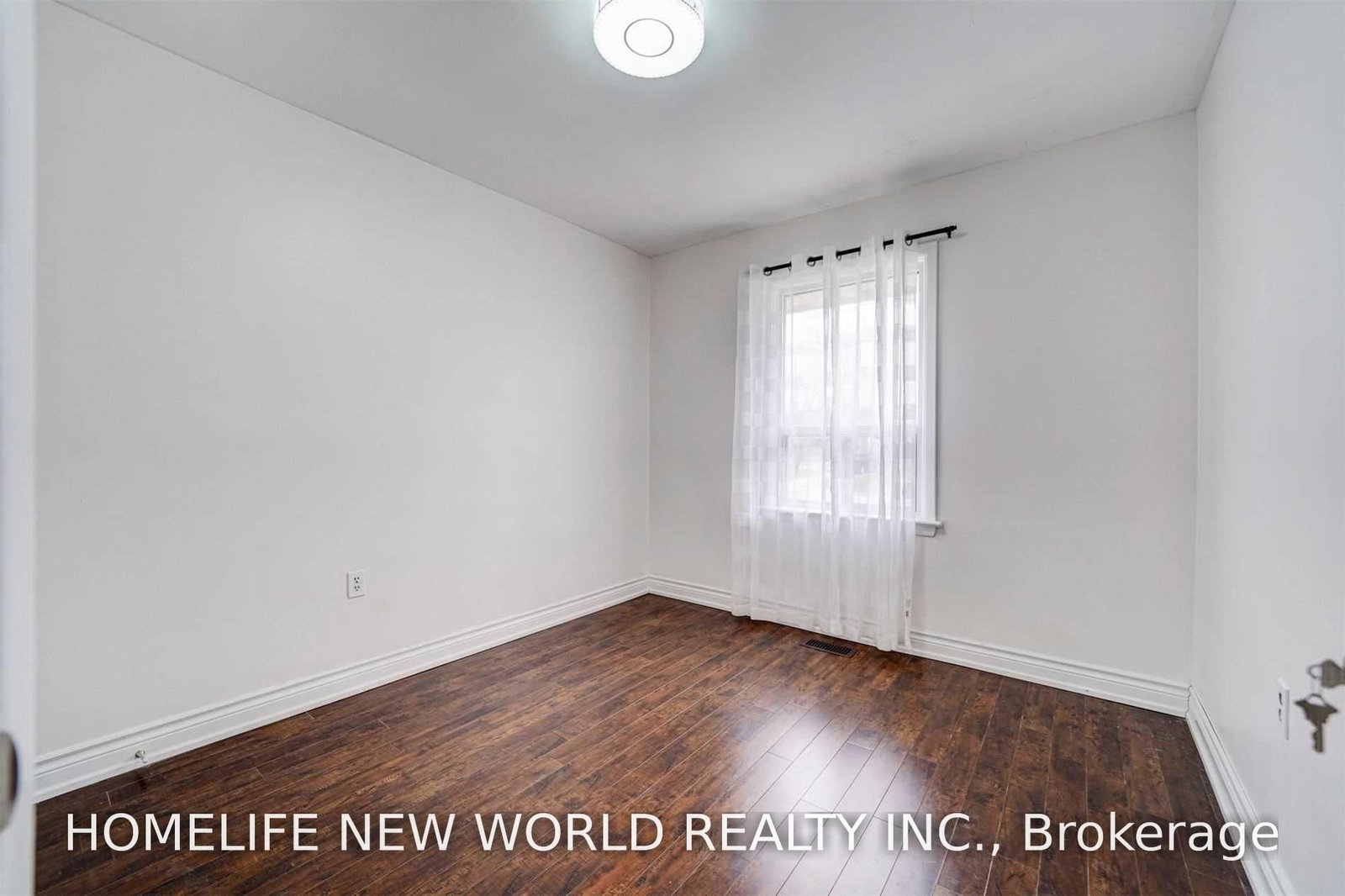 349 Woodale Avenue • Oakville, ON photo 19