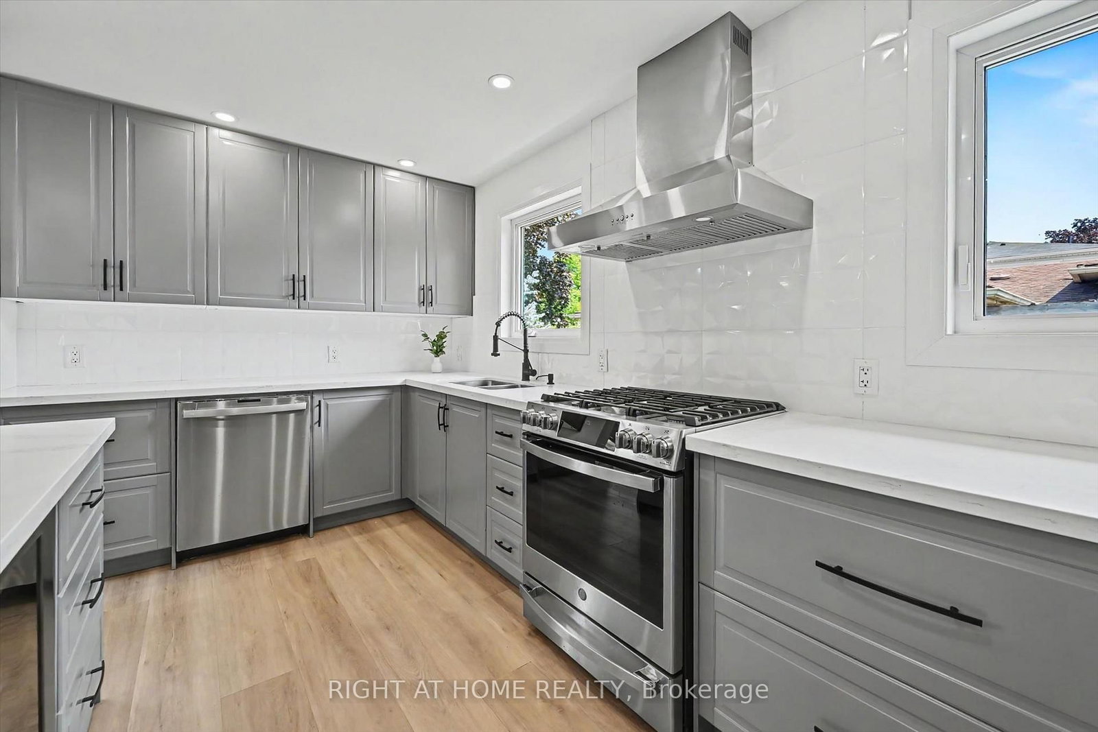 461 Withnell Crescent • Oakville, ON photo 10