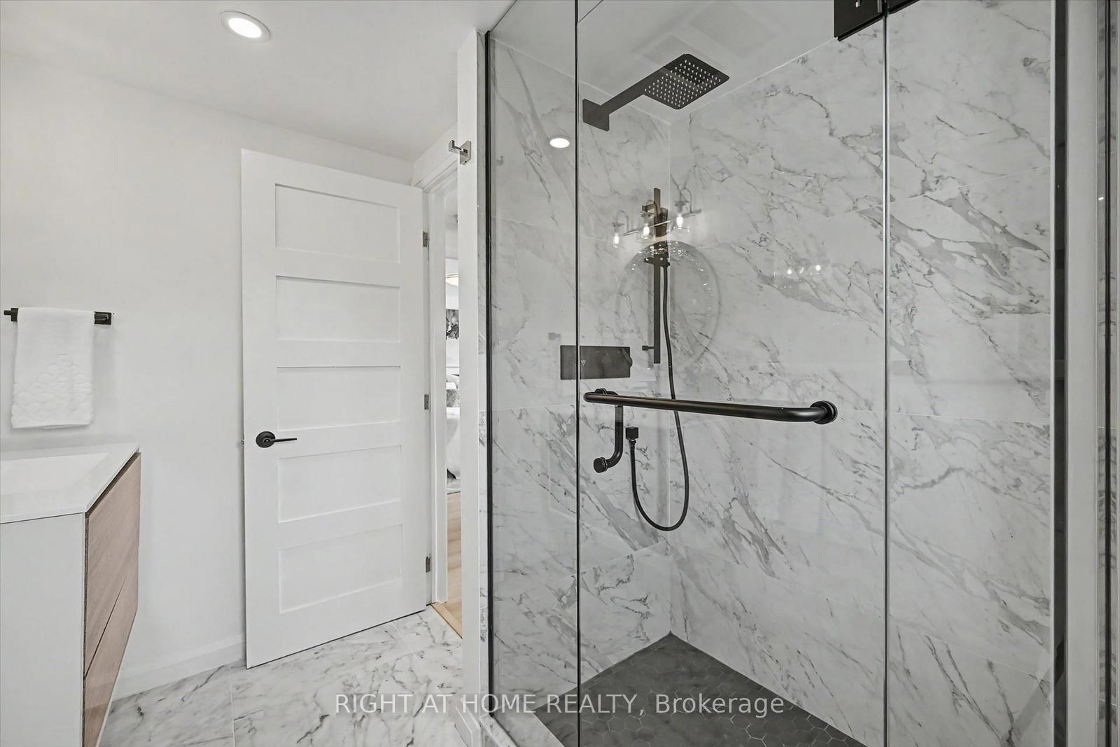 461 Withnell Crescent • Oakville, ON photo 16