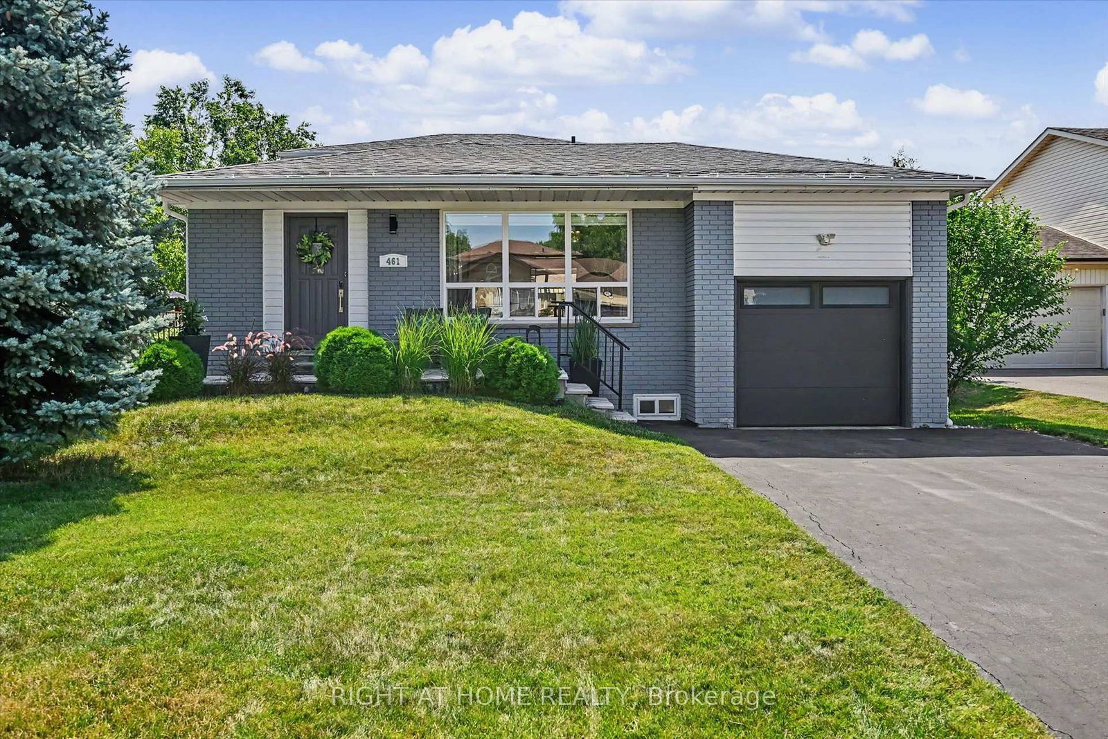 461 Withnell Crescent • Oakville, ON photo 2