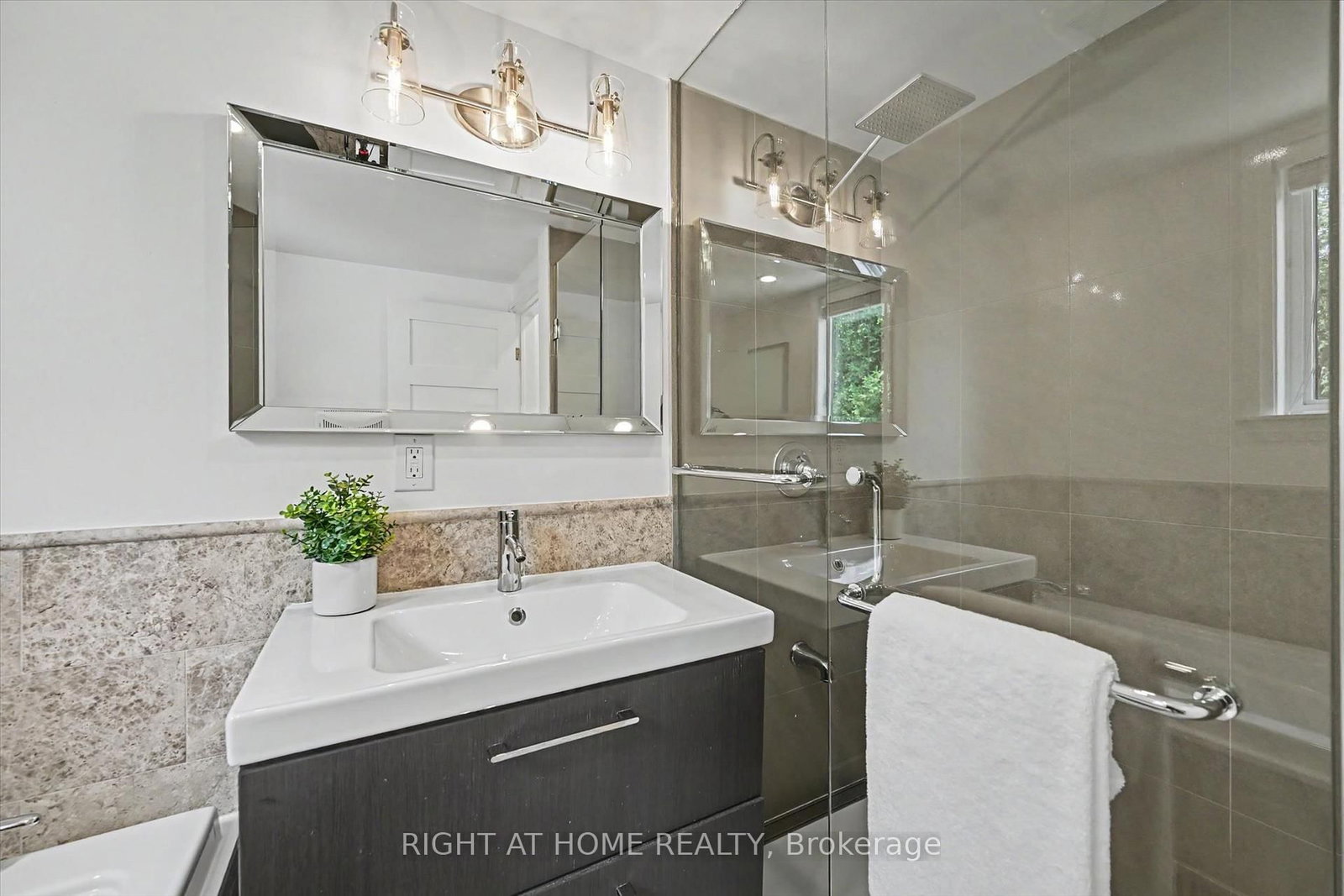 461 Withnell Crescent • Oakville, ON photo 24
