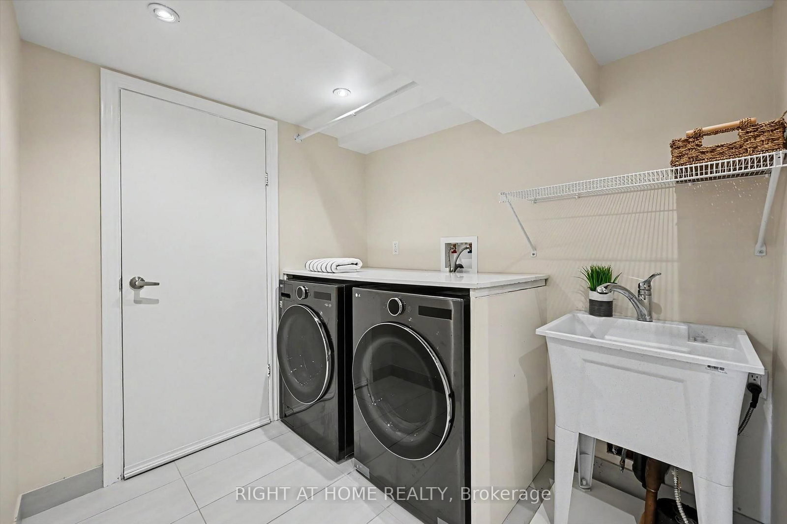 461 Withnell Crescent • Oakville, ON photo 29