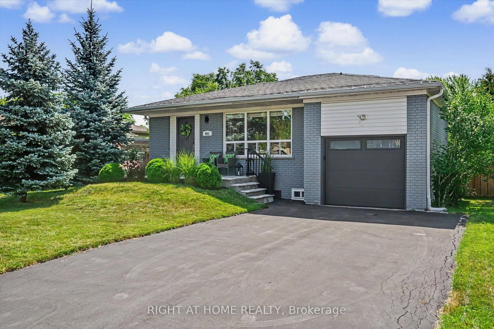 461 Withnell Crescent • Oakville, ON photo 3