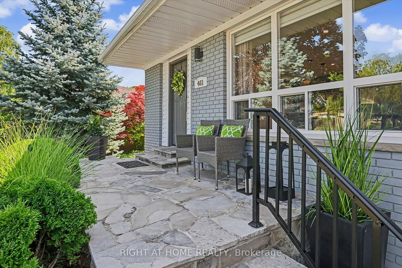 461 Withnell Crescent • Oakville, ON photo 4