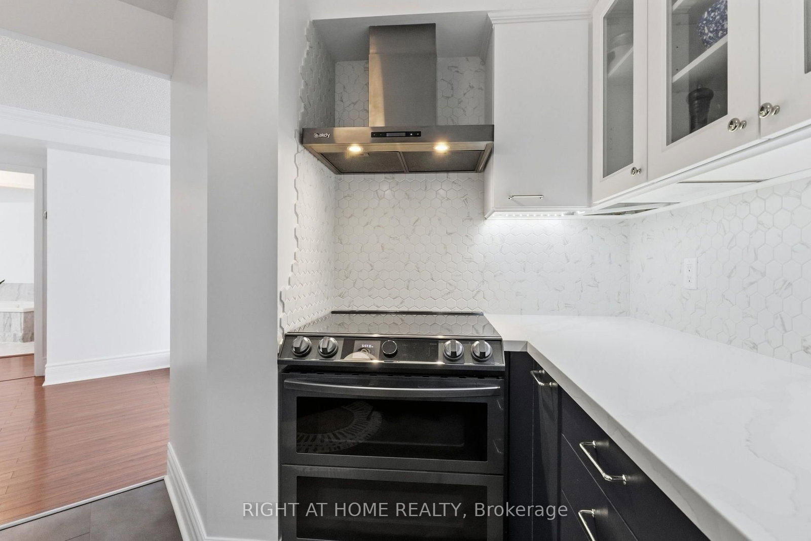 2285 Lake Shore Boulevard W • #312 • Toronto, ON photo 10