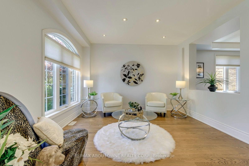 2380 Woodcrest Drive