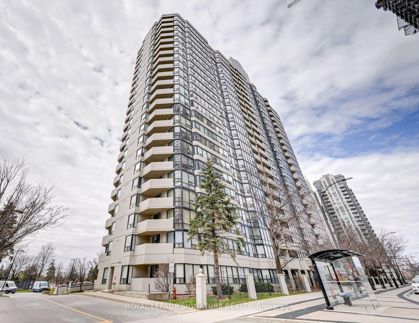 330 Rathburn Mississauga,ON L5B 3Y1