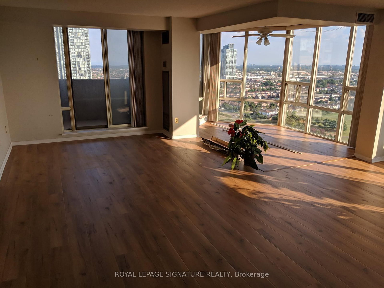330 Rathburn Mississauga,ON L5B 3Y1 — Photo 6