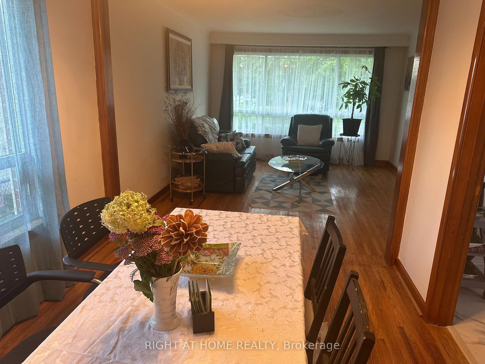 309 Queen Mary Drive • Oakville, ON photo 12
