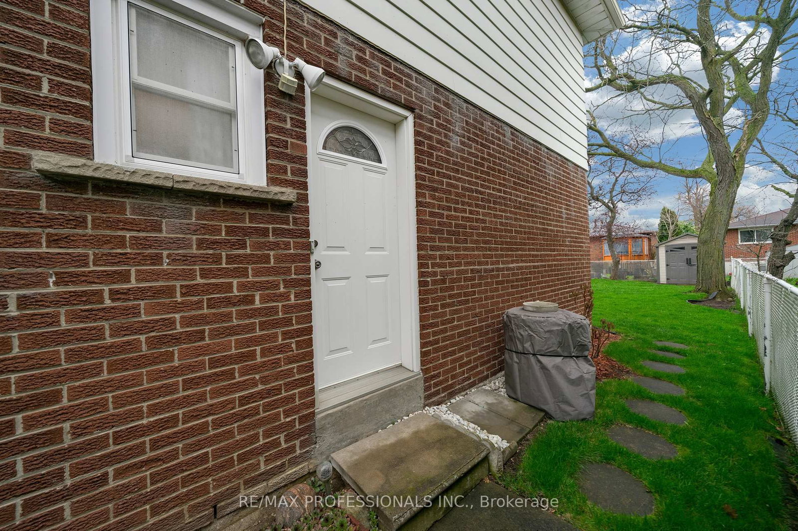 Listing Image 5