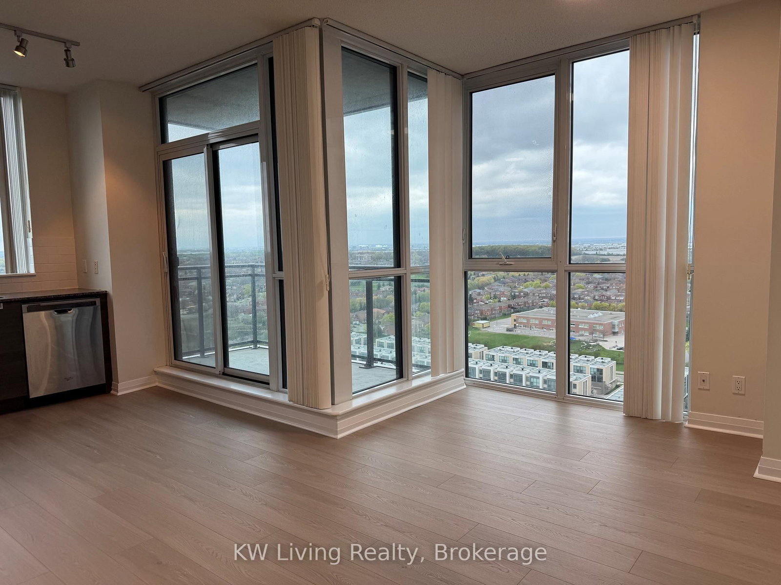 75 Eglinton Avenue W • #1807 • Mississauga, ON photo 21