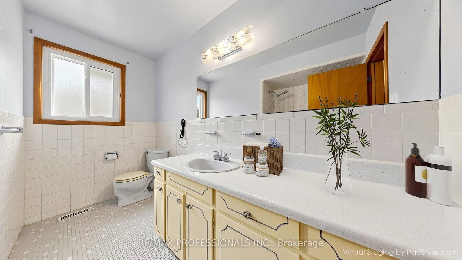 26 Woodcrest Drive • Toronto, ON photo 16