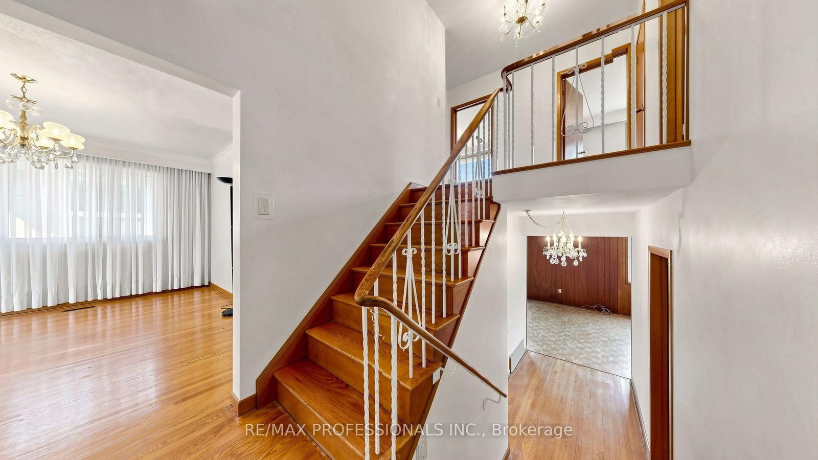 26 Woodcrest Drive • Toronto, ON photo 18