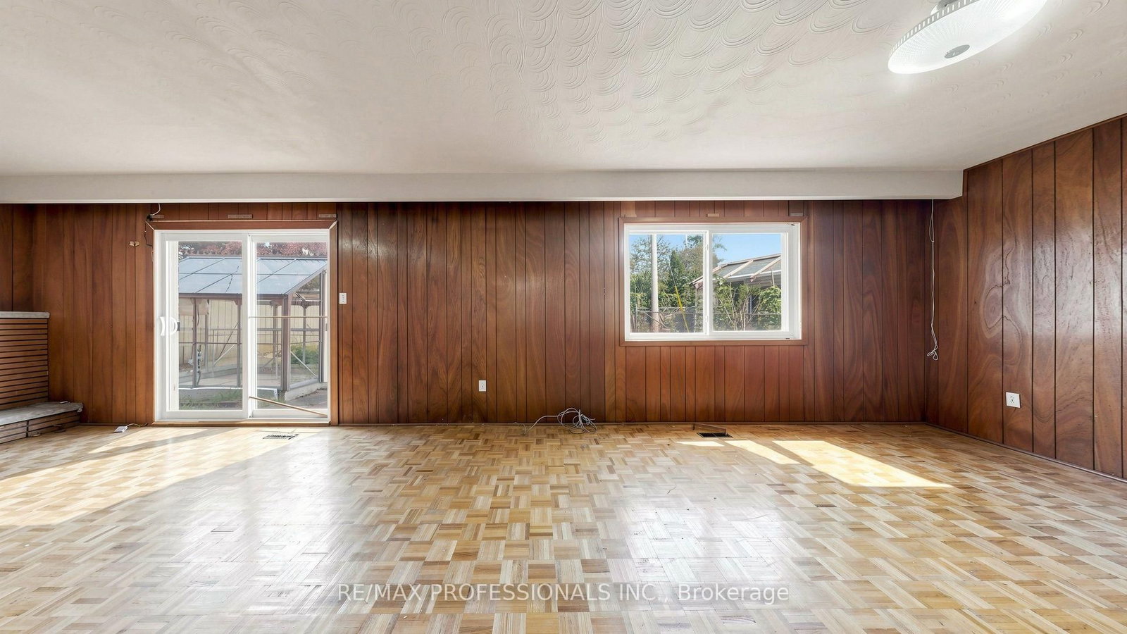 26 Woodcrest Drive • Toronto, ON photo 20