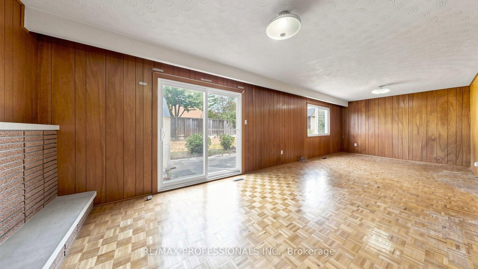 26 Woodcrest Drive • Toronto, ON photo 21