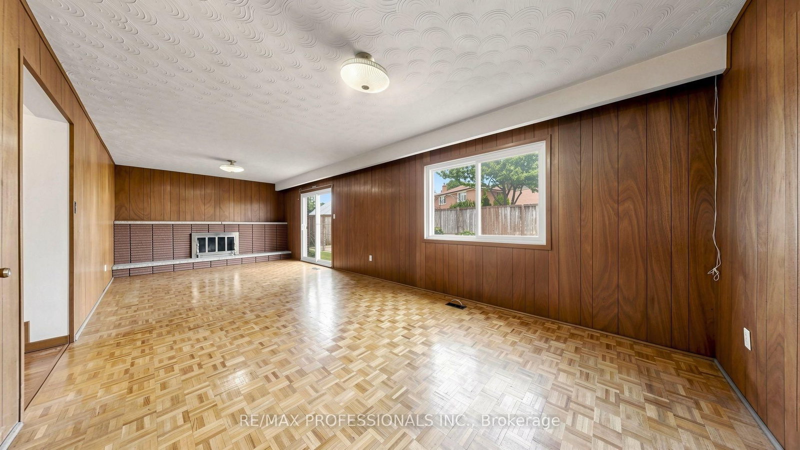 26 Woodcrest Drive • Toronto, ON photo 22