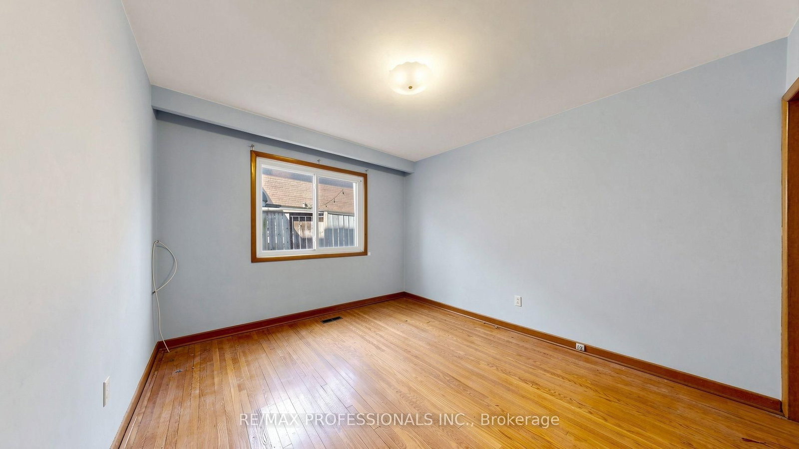 26 Woodcrest Drive • Toronto, ON photo 24