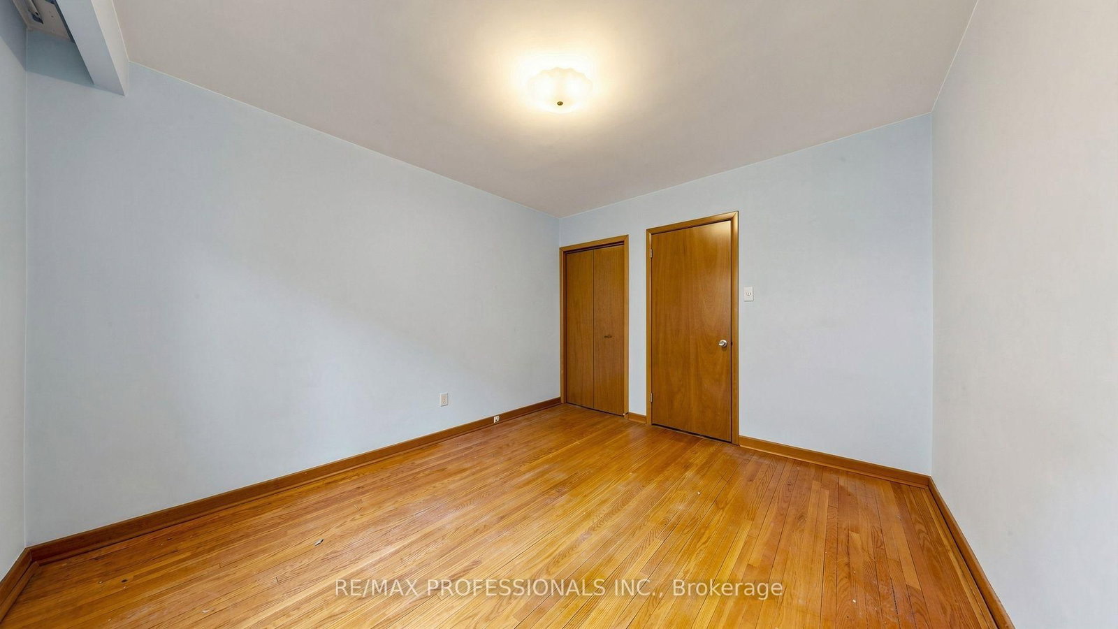 26 Woodcrest Drive • Toronto, ON photo 25