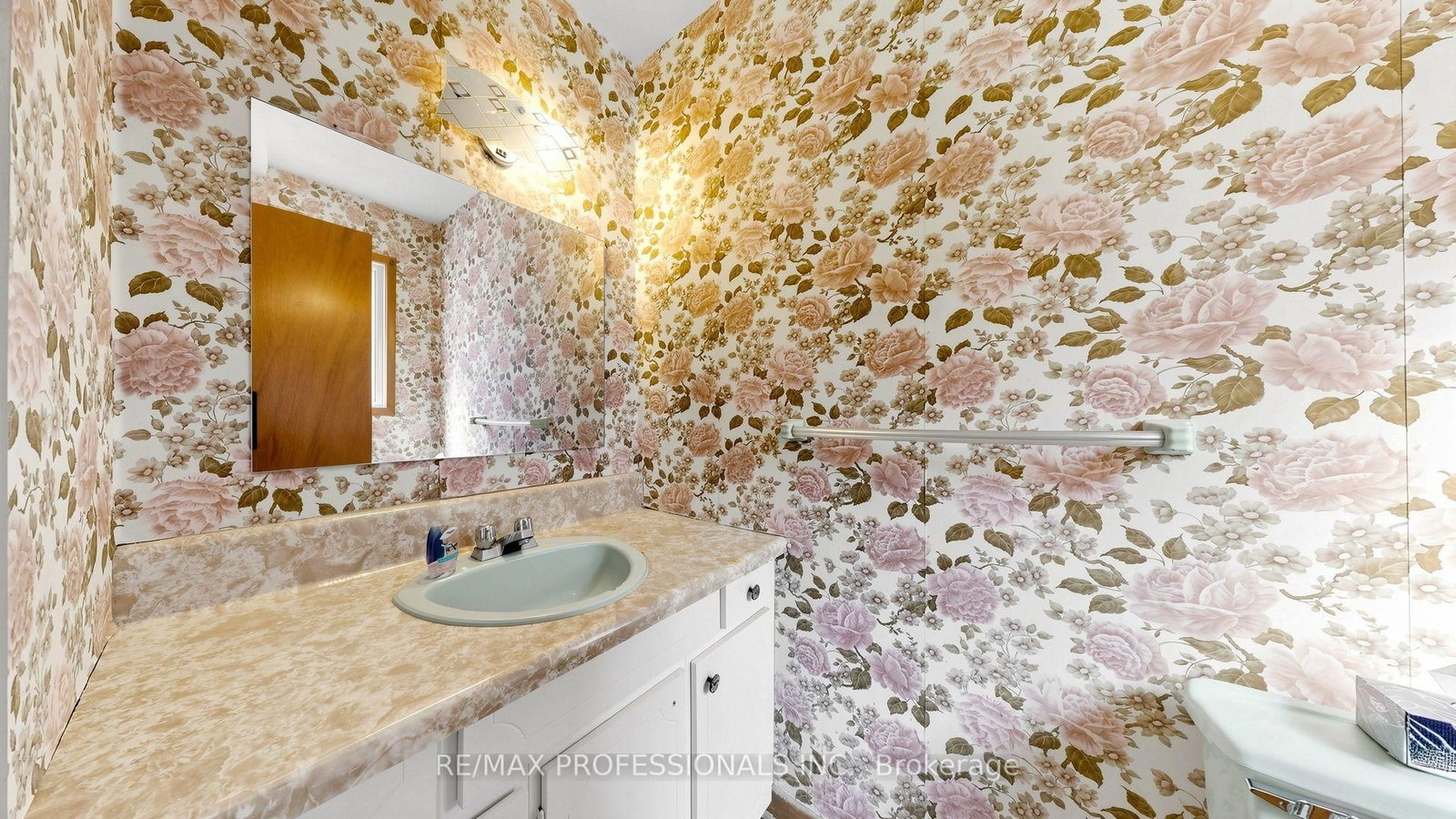 26 Woodcrest Drive • Toronto, ON photo 27