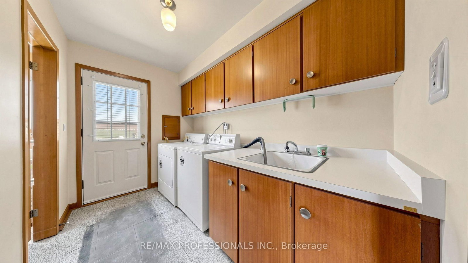 26 Woodcrest Drive • Toronto, ON photo 28
