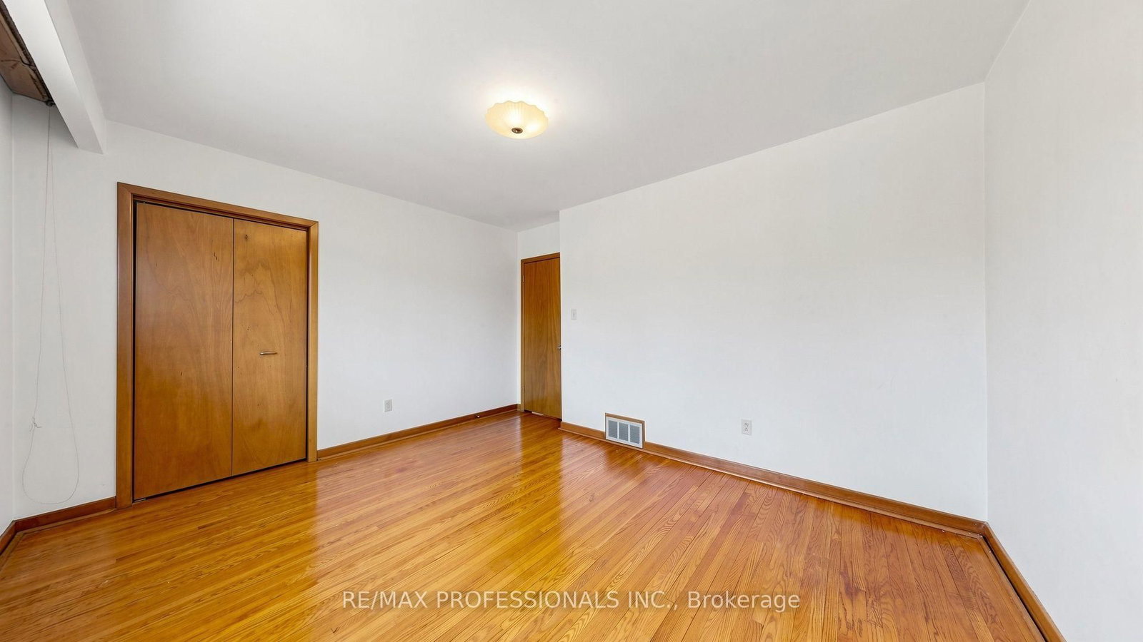 26 Woodcrest Drive • Toronto, ON photo 31