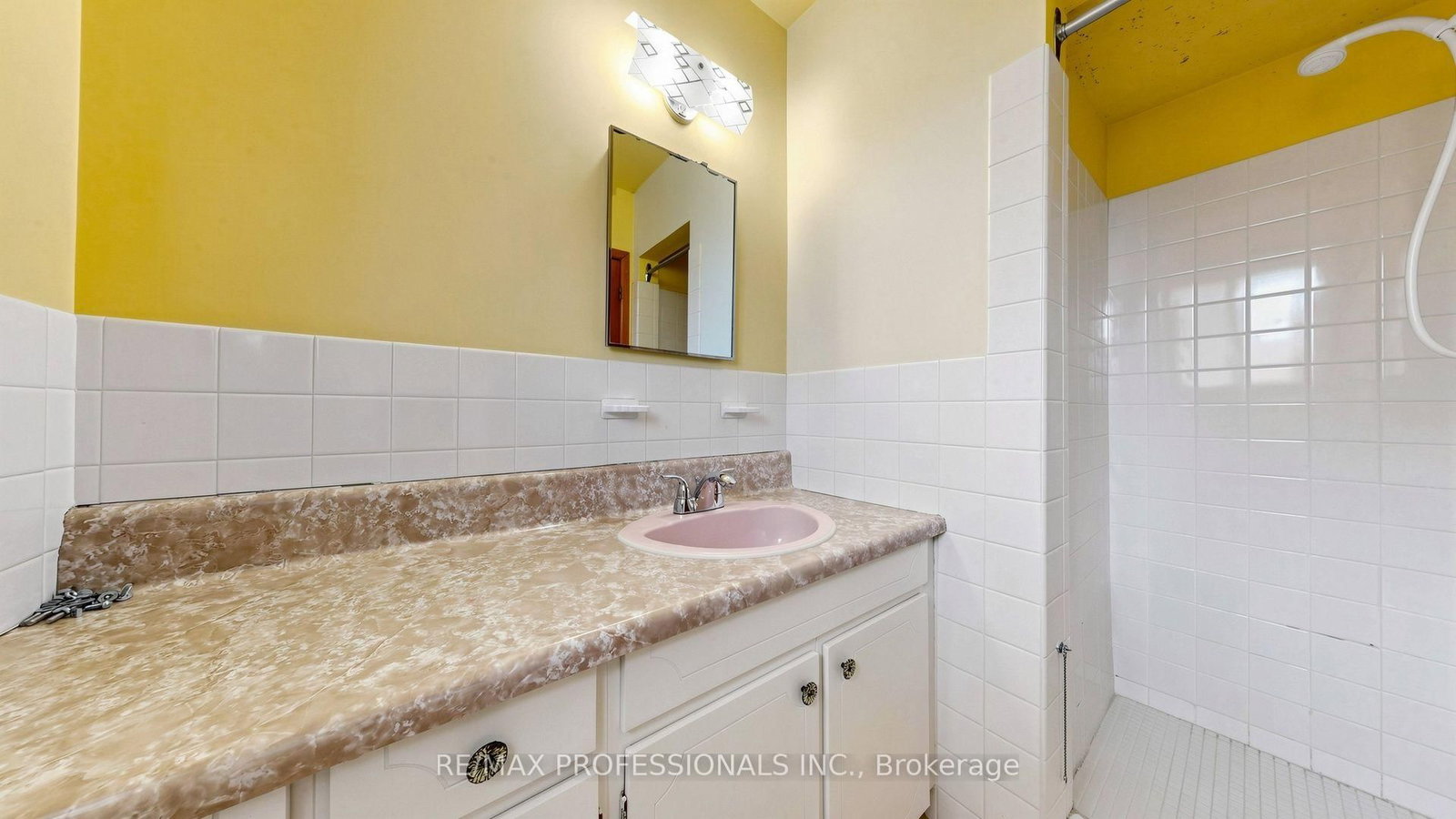 26 Woodcrest Drive • Toronto, ON photo 33
