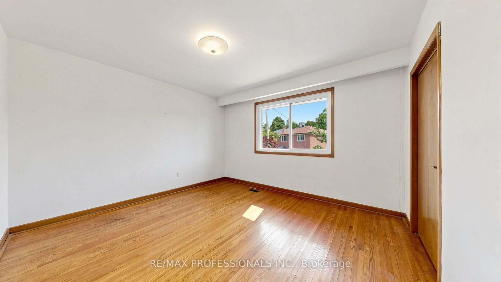 26 Woodcrest Drive • Toronto, ON photo 34