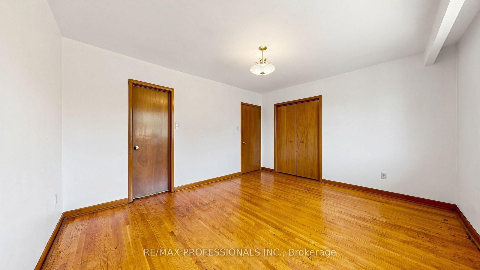 26 Woodcrest Drive • Toronto, ON photo 36