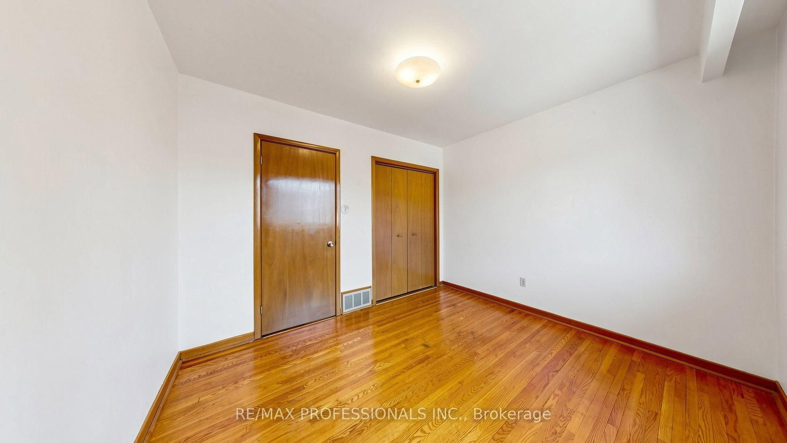 26 Woodcrest Drive • Toronto, ON photo 37
