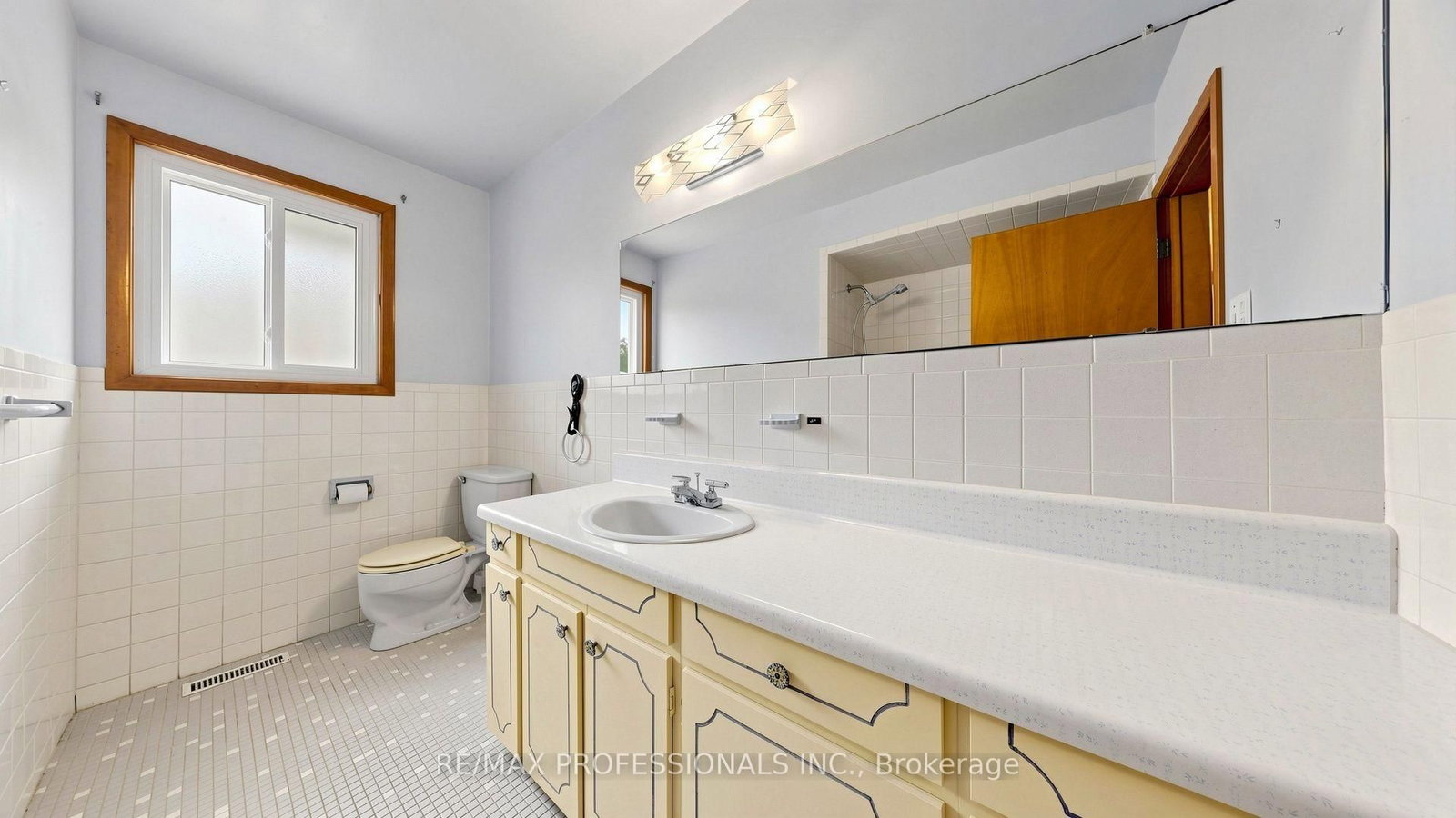 26 Woodcrest Drive • Toronto, ON photo 38