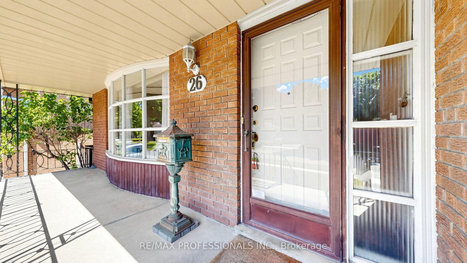 26 Woodcrest Drive • Toronto, ON photo 5