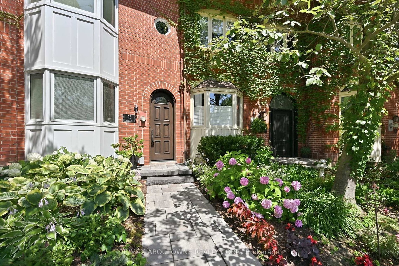 25 Southwind Terrace • Oakville, ON photo 1