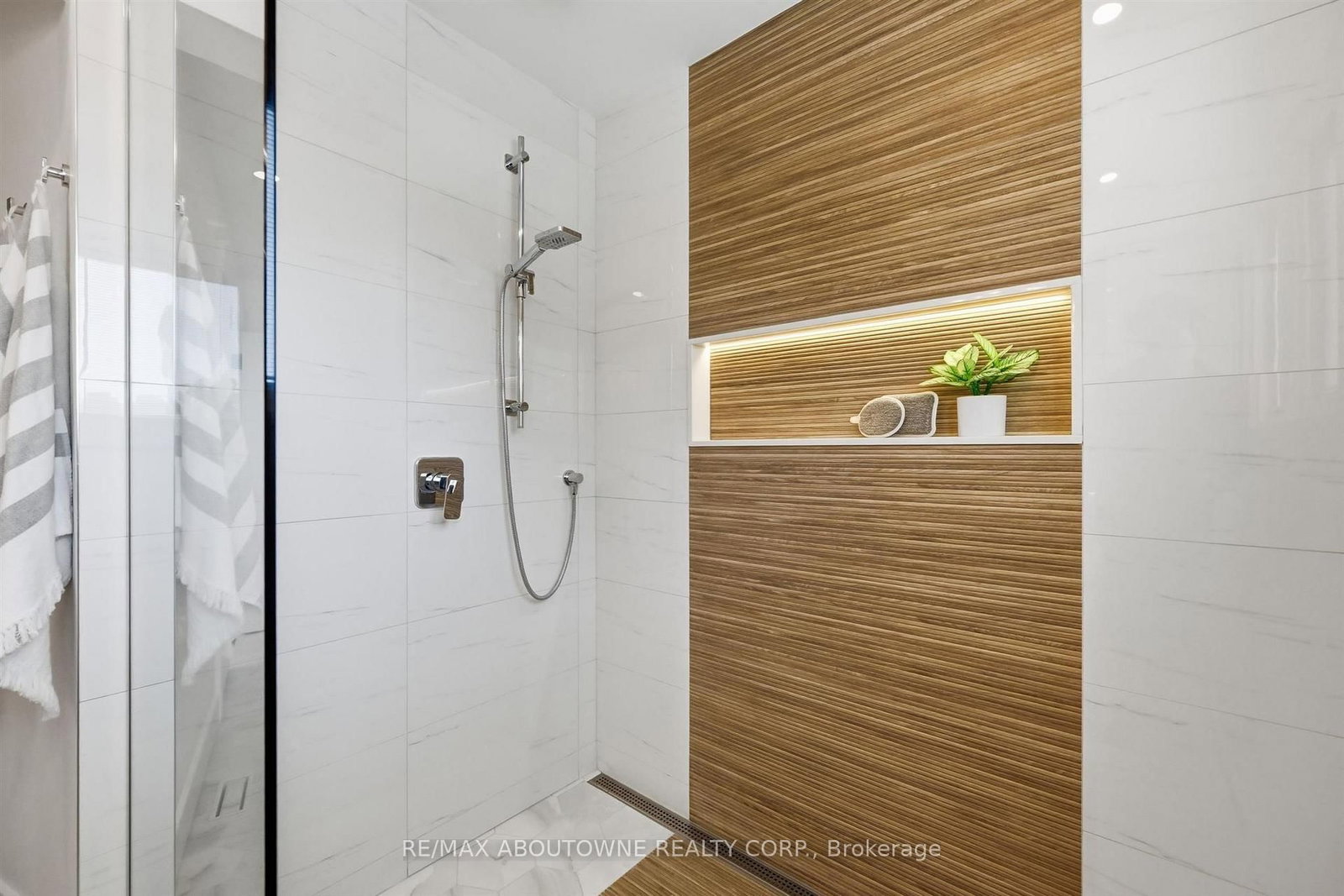 25 Southwind Terrace • Oakville, ON photo 41