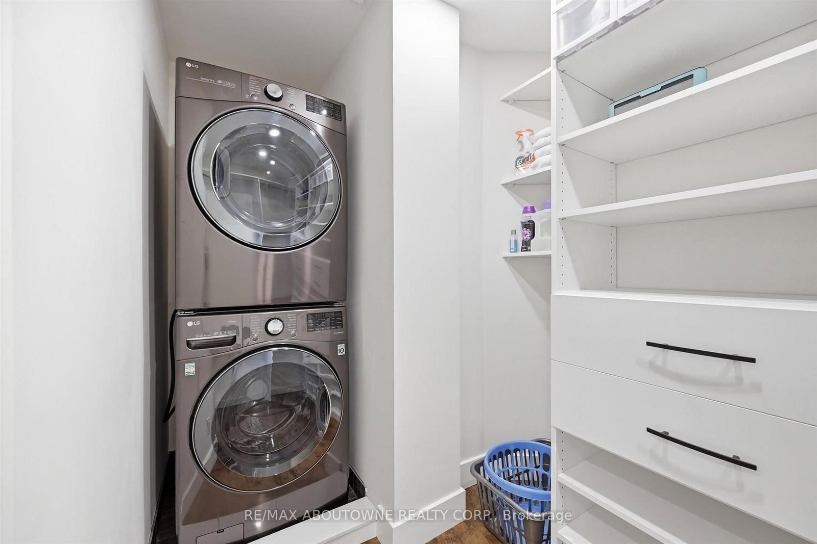 25 Southwind Terrace • Oakville, ON photo 42