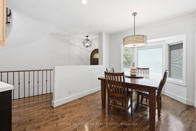 25 Southwind Terrace • Oakville, ON photo 6