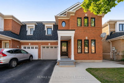61 Saintsbury Crescent