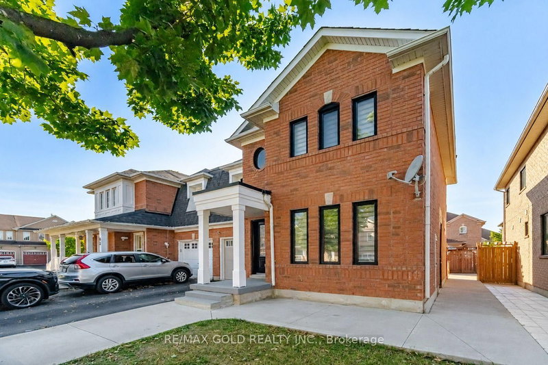 61 Saintsbury Crescent