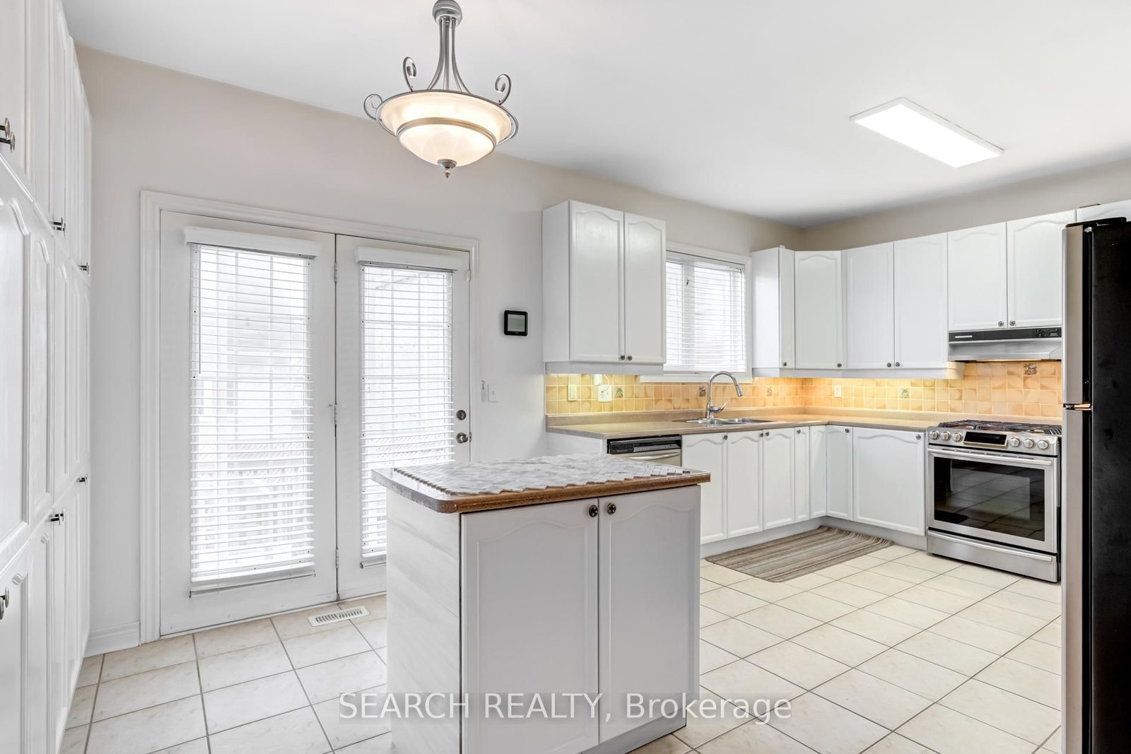 19 Treeline Boulevard • Brampton, ON photo 11