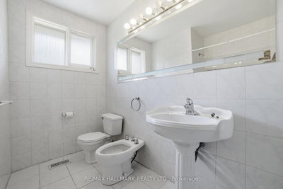 1392 Rebecca Oakville,ON L6L 1Z5 — Photo 16