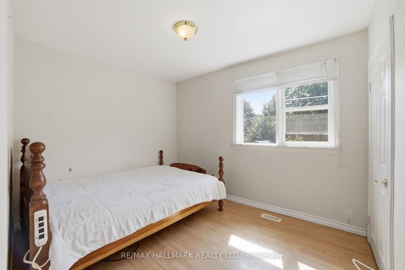 1392 Rebecca Oakville,ON L6L 1Z5 — Photo 17
