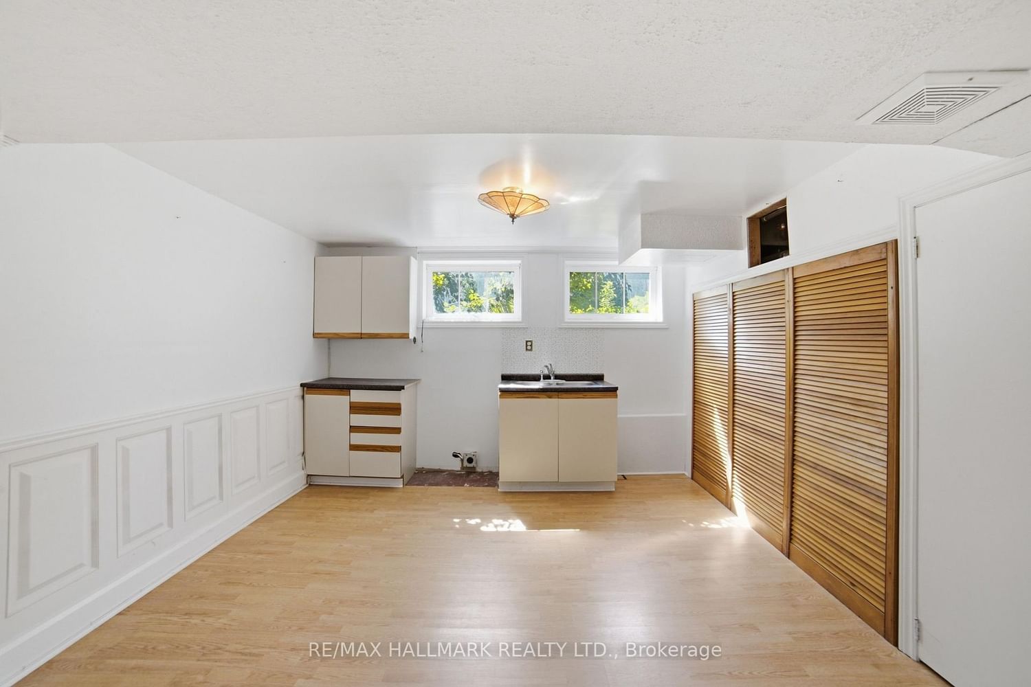 1392 Rebecca Street • Oakville, ON photo 28