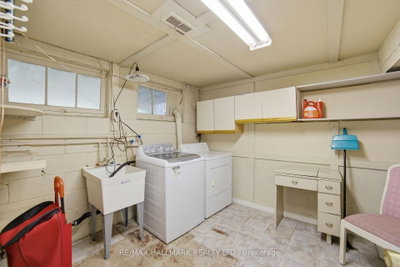 1392 Rebecca Oakville,ON L6L 1Z5 — Photo 31
