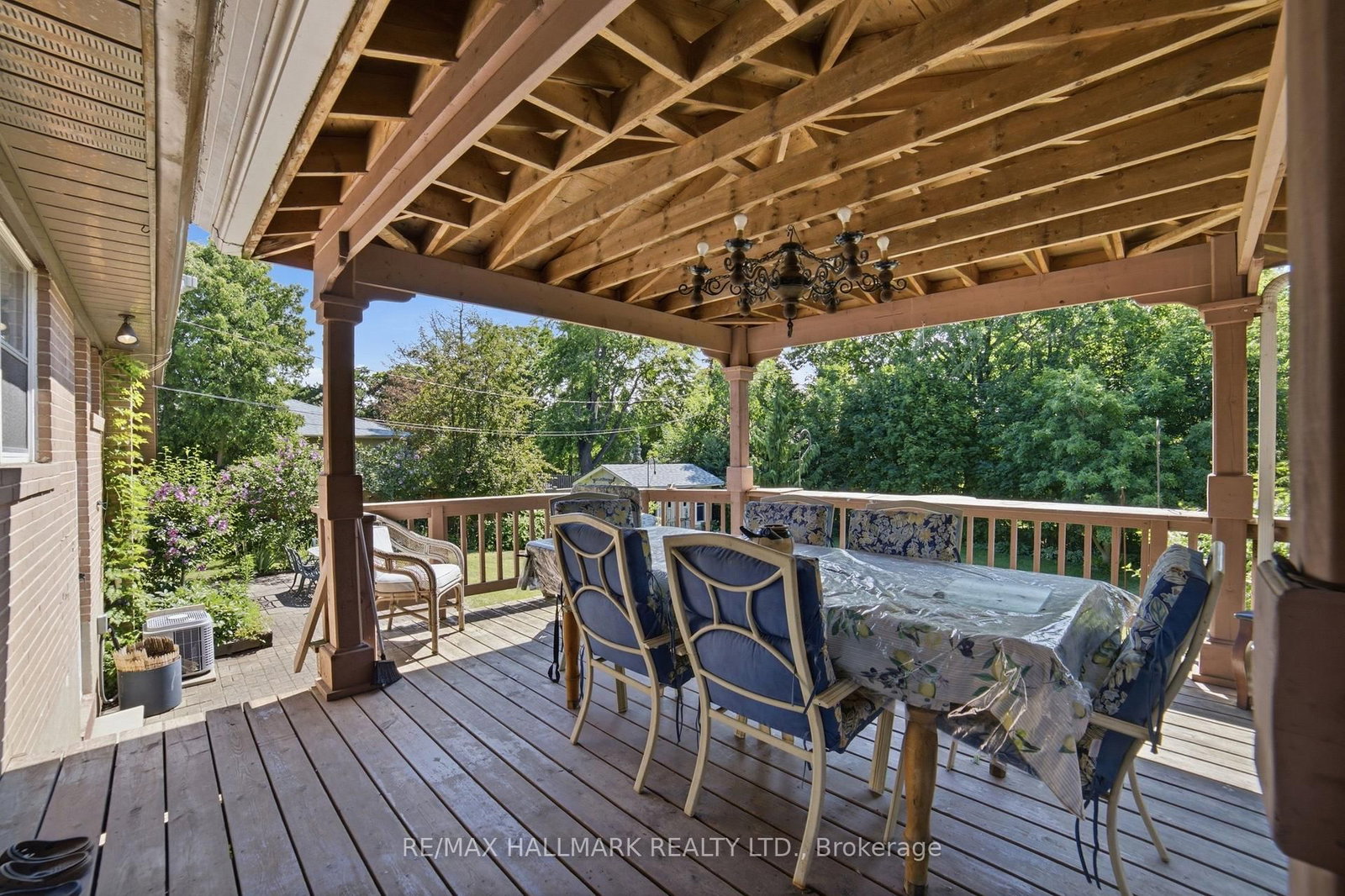 1392 Rebecca Street • Oakville, ON photo 32