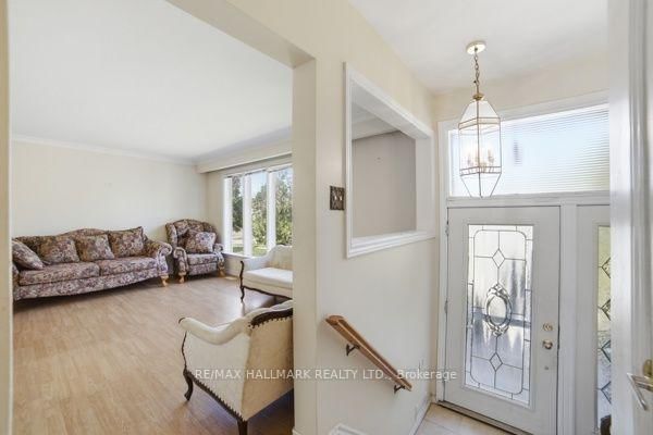 1392 Rebecca Street • Oakville, ON photo 5