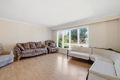 1392 Rebecca Street • Oakville, ON photo 6