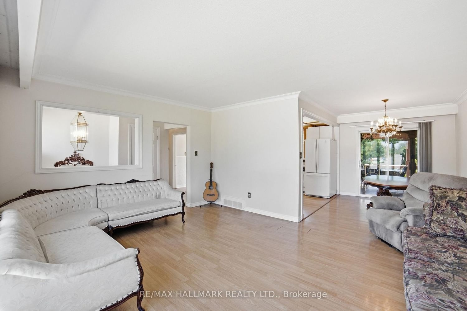 1392 Rebecca Street • Oakville, ON photo 8