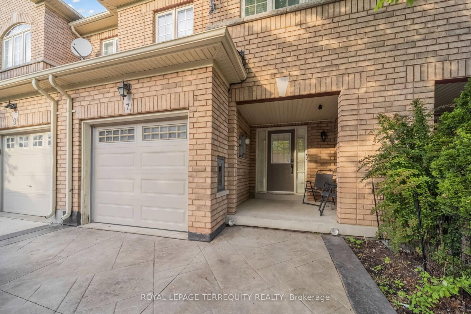 7 Bamboo Grove • Brampton, ON photo 3