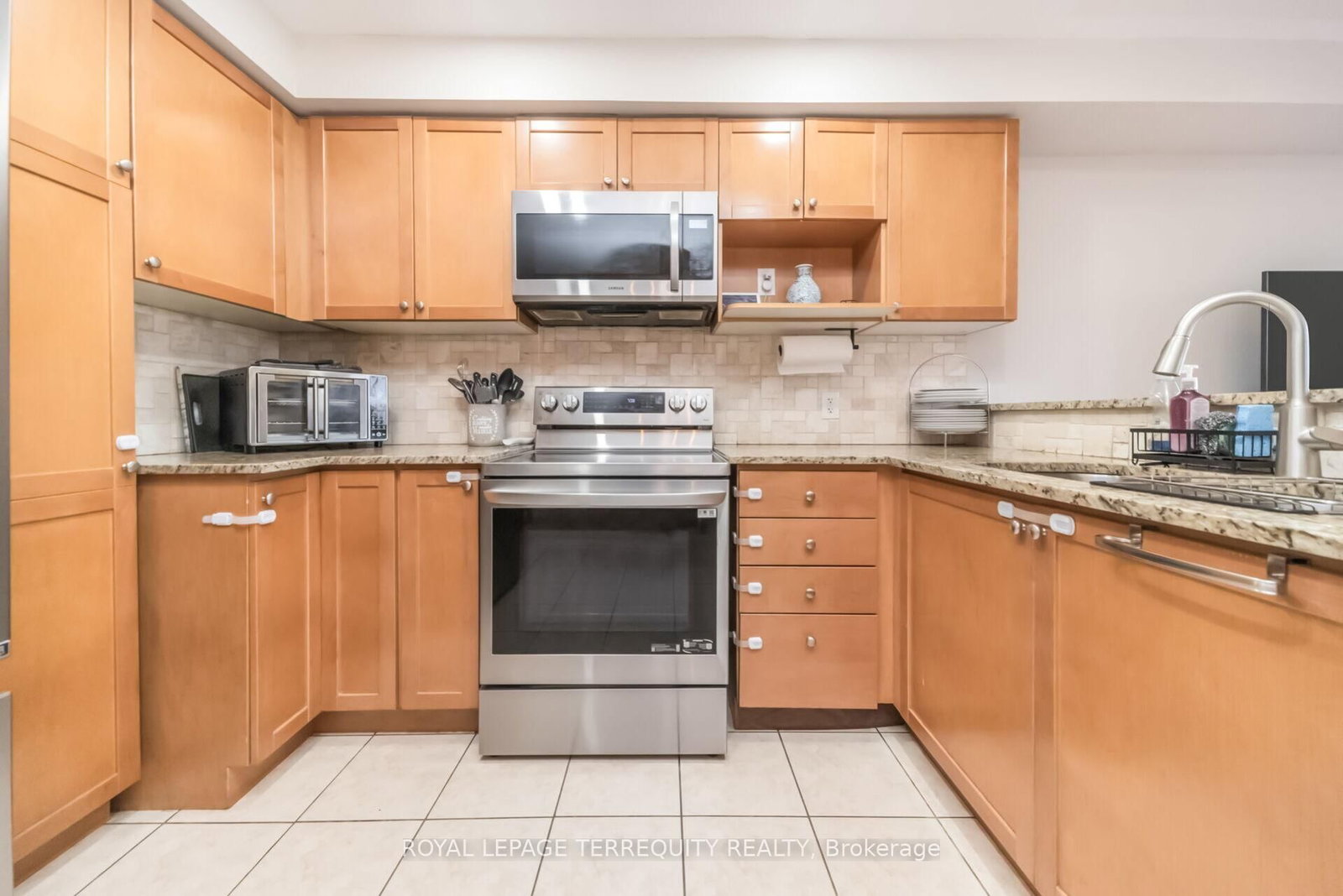 7 Bamboo Grove • Brampton, ON photo 9
